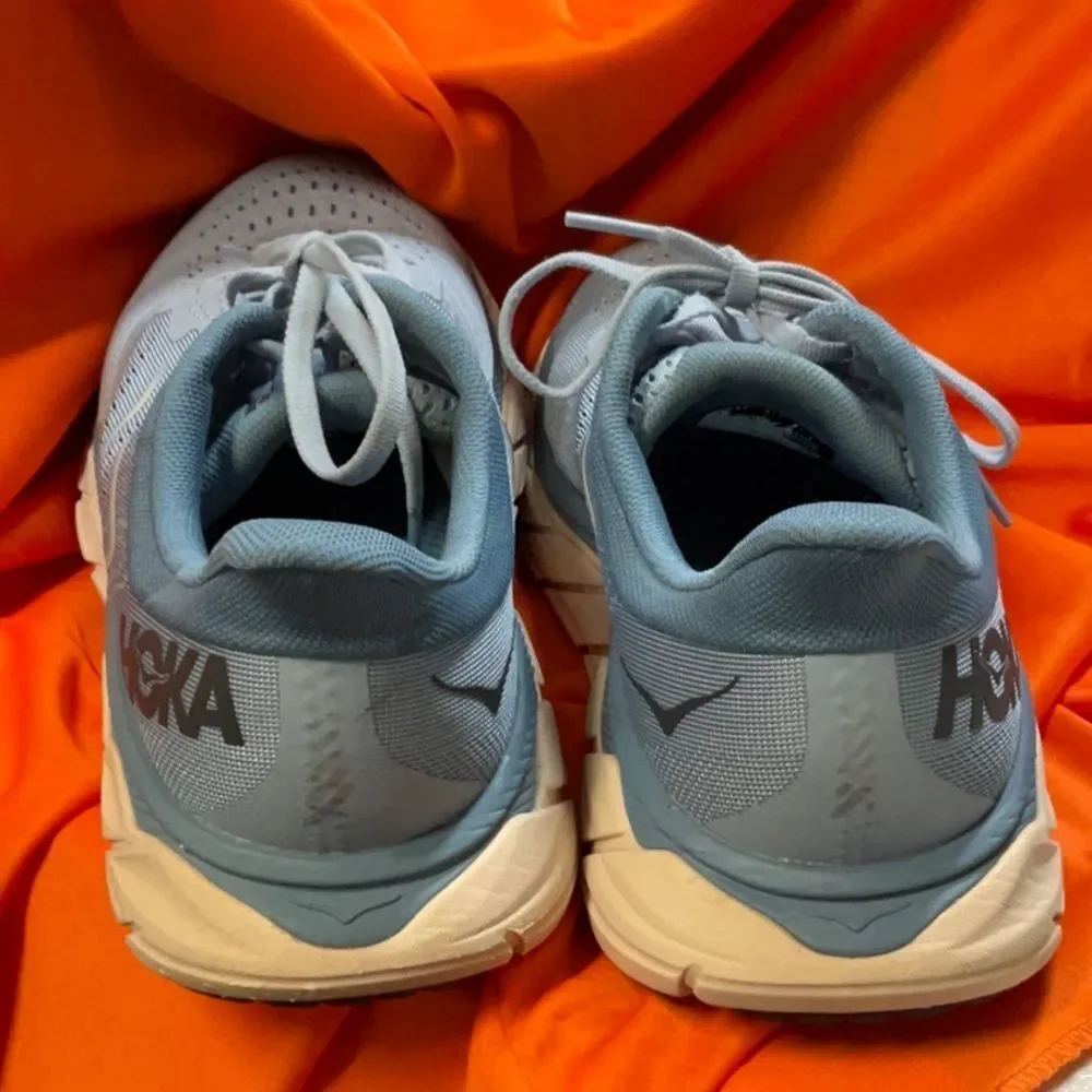 HOKA Arahi 5  Size 8 Wide